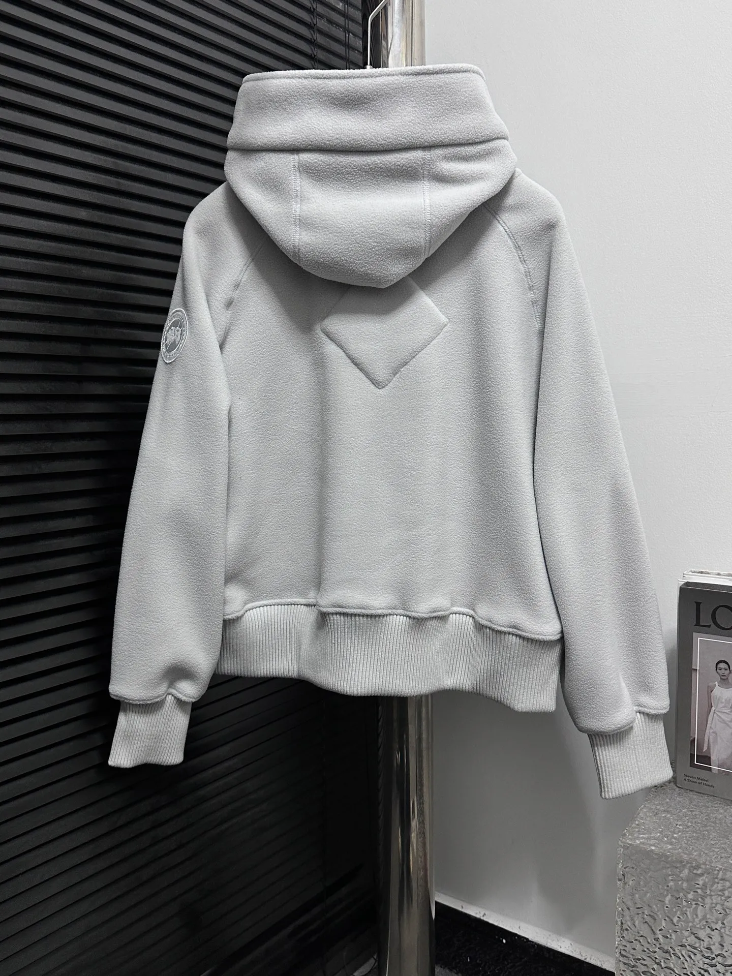 P600 [Canada Goose] Chilliwa 01 hooded wool fleece long-sleeved pilot #Canada Goose Chilliwa wool fleece pilot Canada goose Chilliwa Fce Bomber HUMANATURE, limited white label wool fleece. Light gray seems to be a color that is not available in every country. I like the white label. It is really high-end. Soft and comfortable, not heavy. Buyers who like it should hurry up😈 Size: S-XL